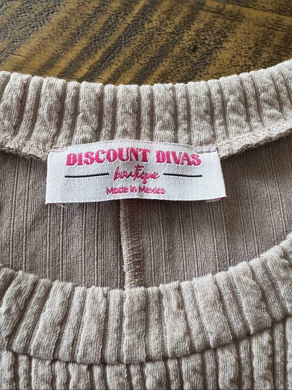 Discount Divas Taupe Textured Knit Short Set Sz XL - Picture 6 of 10